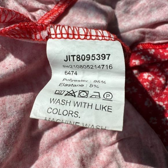 𝐒𝐡𝐞𝐢𝐧 𝐑𝐞𝐝 𝐅𝐥𝐨𝐫𝐚𝐥 𝐂𝐫𝐨𝐩 𝐓𝐨𝐩 - Picture 4 of 5